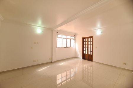 Casa à venda com 250m², 3 quartos e 4 vagasSala