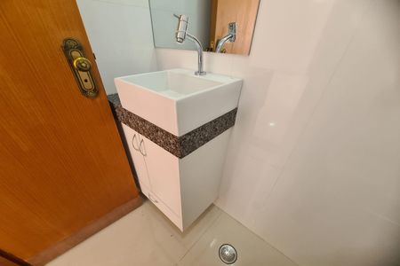 Casa à venda com 250m², 3 quartos e 4 vagasLavabo