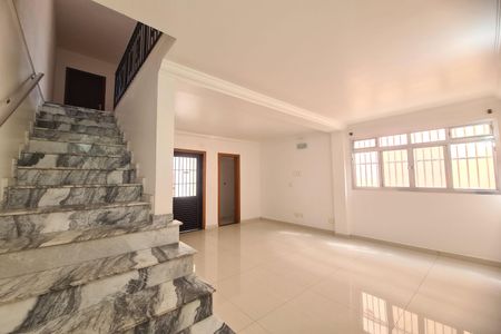 Casa à venda com 250m², 3 quartos e 4 vagasSala