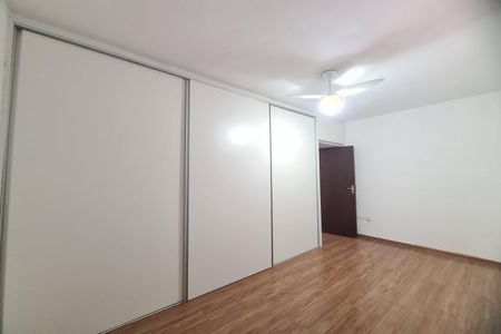 Casa à venda com 250m², 3 quartos e 4 vagasSuíte