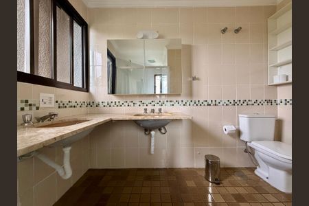 Apartamento à venda com 270m², 3 quartos e 4 vagasBanheiro Suíte