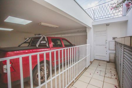 Casa à venda com 316m², 6 quartos e 3 vagasCorredor lateral