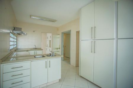 Casa à venda com 316m², 6 quartos e 3 vagasCozinha