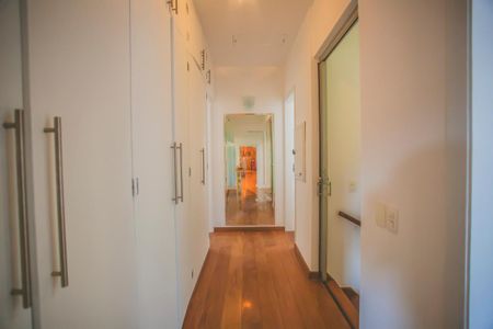 Casa à venda com 316m², 6 quartos e 3 vagasCorredor - Quartos