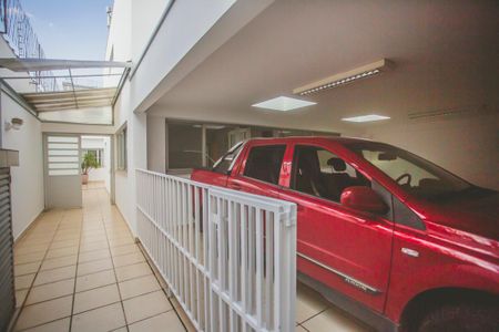 Casa à venda com 316m², 6 quartos e 3 vagasCorredor lateral