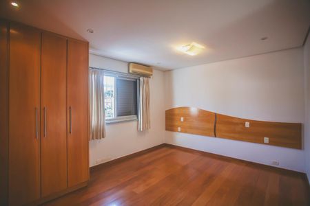 Casa à venda com 316m², 6 quartos e 3 vagasSuíte 1