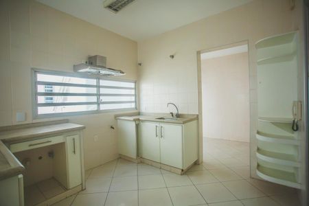 Casa à venda com 316m², 6 quartos e 3 vagasCozinha