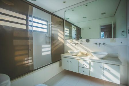 Casa à venda com 316m², 6 quartos e 3 vagasBanheiro Suíte