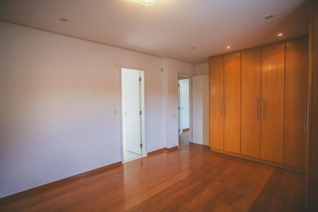 Casa à venda com 316m², 6 quartos e 3 vagasSuíte 1