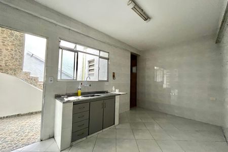 Casa para alugar com 100m², 2 quartos e 2 vagasCozinha