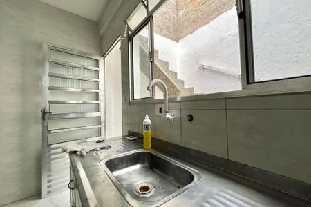 Casa para alugar com 100m², 2 quartos e 2 vagasCozinha