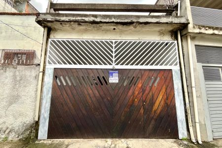 Casa para alugar com 100m², 2 quartos e 2 vagasFachada