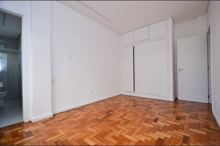 Apartamento à venda com 130m², 3 quartos e 1 vaga Apartamento à venda com 130m², 3 quartos e 1 vagaSuíte