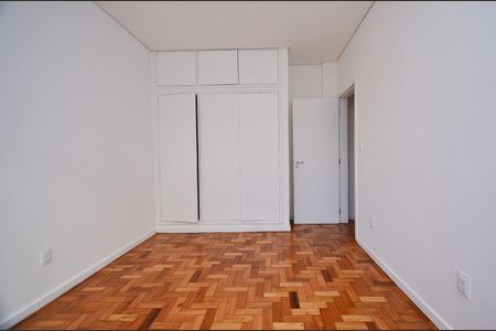 Apartamento à venda com 130m², 3 quartos e 1 vaga Apartamento à venda com 130m², 3 quartos e 1 vagaSuíte