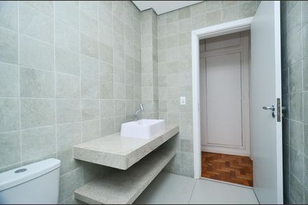 Apartamento à venda com 130m², 3 quartos e 1 vaga Apartamento à venda com 130m², 3 quartos e 1 vagaBanheiro Social