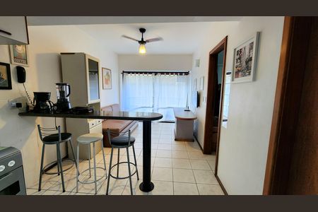 Sala  de apartamento para alugar com 1 quarto, 44m² em Barra, Salvador