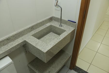 Banheiro de apartamento para alugar com 2 quartos, 100m² em Ouro Verde, Nova Iguaçu