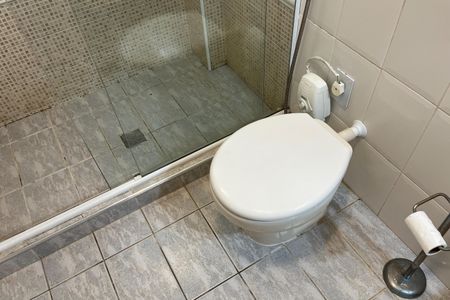 Banheiro de apartamento para alugar com 1 quarto, 53m² em Pompéia, Santos