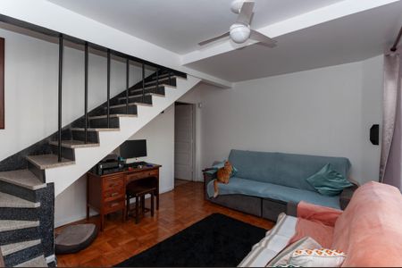 Casa à venda com 158m², 3 quartos e 6 vagas Casa à venda com 158m², 3 quartos e 6 vagasSala