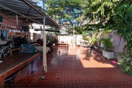 Casa à venda com 158m², 3 quartos e 6 vagas Casa à venda com 158m², 3 quartos e 6 vagasQuintal