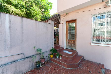 Casa à venda com 158m², 3 quartos e 6 vagas Casa à venda com 158m², 3 quartos e 6 vagasTerraço