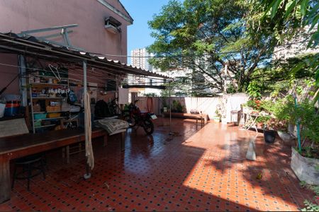 Casa à venda com 158m², 3 quartos e 6 vagas Casa à venda com 158m², 3 quartos e 6 vagasQuintal