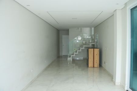 Casa de Condomínio para alugar com 3 quartos, 110m² em Jardim Semiramis, Cotia