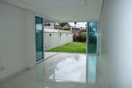 Casa de Condomínio para alugar com 3 quartos, 110m² em Jardim Semiramis, Cotia
