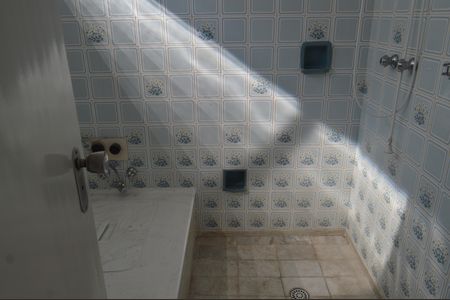 Casa para alugar com 336m², 5 quartos e 4 vagasBanheiro Social