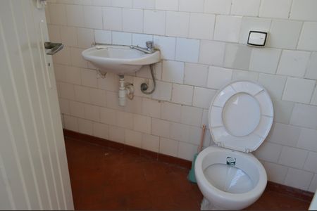 Casa para alugar com 336m², 5 quartos e 4 vagasBanheiro de Serviço