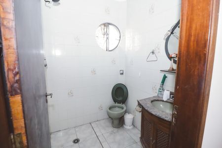 Casa para alugar com 200m², 3 quartos e 2 vagasBanheiro social