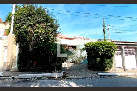 Casa para alugar com 200m², 3 quartos e 2 vagasFachada