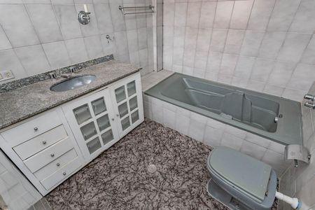 Casa à venda com 210m², 3 quartos e sem vagaBanheiro da Suíte