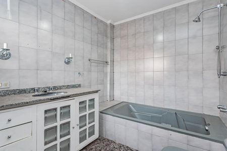 Casa à venda com 210m², 3 quartos e sem vagaBanheiro da Suíte