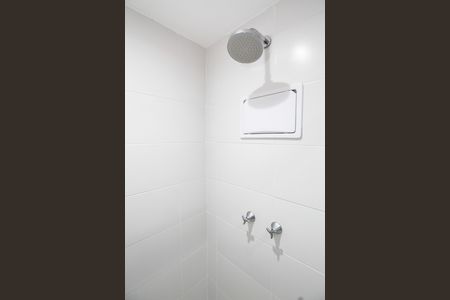 Banheiro de kitnet/studio para alugar com 1 quarto, 26m² em Pinheiros, São Paulo