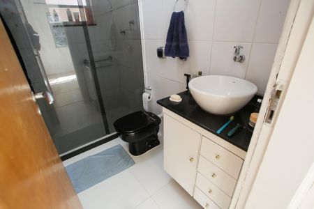 Banheiro de apartamento para alugar com 2 quartos, 59m² em Freguesia, Rio de Janeiro
