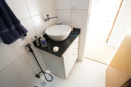 Banheiro de apartamento para alugar com 2 quartos, 59m² em Freguesia, Rio de Janeiro
