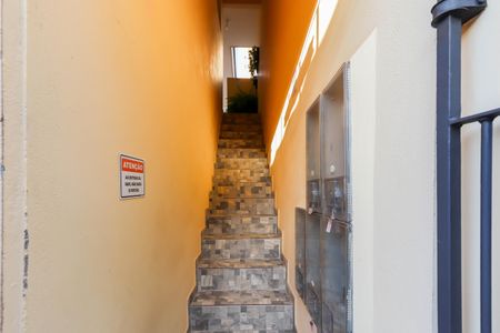 Casa para alugar com 25m², 1 quarto e sem vaga Casa para alugar com 25m², 1 quarto e sem vagaEscadas