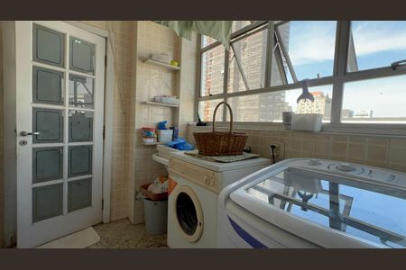 Apartamento à venda com 222m², 3 quartos e 2 vagas Apartamento à venda com 222m², 3 quartos e 2 vagasÁrea de Serviço