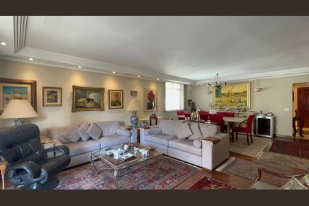 Apartamento à venda com 222m², 3 quartos e 2 vagas Apartamento à venda com 222m², 3 quartos e 2 vagasSala de TV