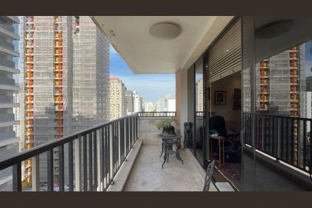 Apartamento à venda com 222m², 3 quartos e 2 vagas Apartamento à venda com 222m², 3 quartos e 2 vagasVaranda