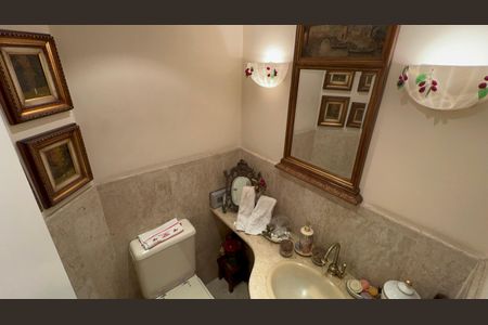 Apartamento à venda com 222m², 3 quartos e 2 vagas Apartamento à venda com 222m², 3 quartos e 2 vagasLavabo