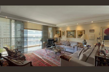 Apartamento à venda com 222m², 3 quartos e 2 vagas Apartamento à venda com 222m², 3 quartos e 2 vagasSala de TV