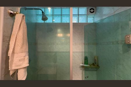 Apartamento à venda com 222m², 3 quartos e 2 vagas Apartamento à venda com 222m², 3 quartos e 2 vagasBanheiro da Suíte 1