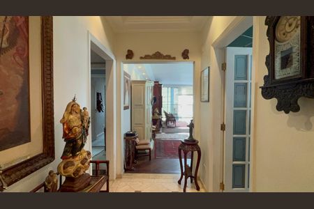 Apartamento à venda com 222m², 3 quartos e 2 vagas Apartamento à venda com 222m², 3 quartos e 2 vagasHall de entrada