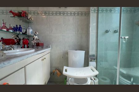 Apartamento à venda com 222m², 3 quartos e 2 vagas Apartamento à venda com 222m², 3 quartos e 2 vagasBanheiro da Suíte 2