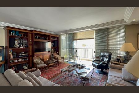 Apartamento à venda com 222m², 3 quartos e 2 vagas Apartamento à venda com 222m², 3 quartos e 2 vagasSala de TV