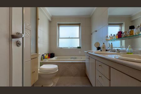 Apartamento à venda com 222m², 3 quartos e 2 vagas Apartamento à venda com 222m², 3 quartos e 2 vagasBanheiro da Suíte 3