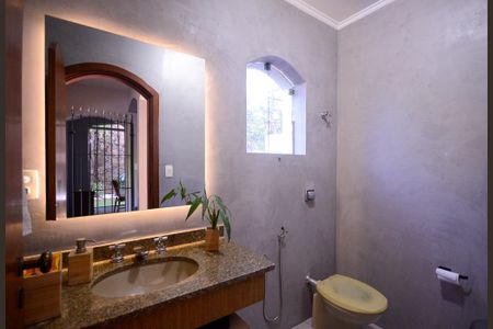 Casa à venda com 600m², 4 quartos e 2 vagas Casa à venda com 600m², 4 quartos e 2 vagasLavabo