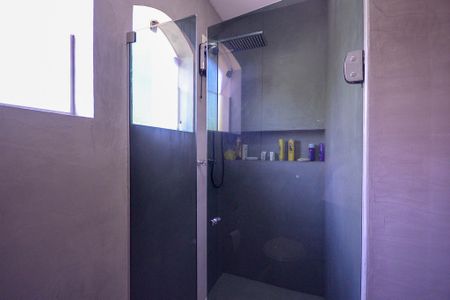 Casa à venda com 600m², 4 quartos e 2 vagas Casa à venda com 600m², 4 quartos e 2 vagasBanheiro Social